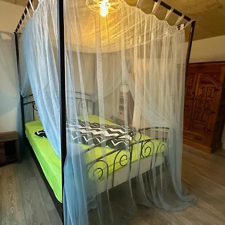 Backstage, Stylische Mit Whirlpool *