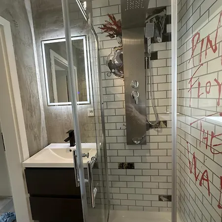 Backstage, Stylische Mit Whirlpool Apartamento