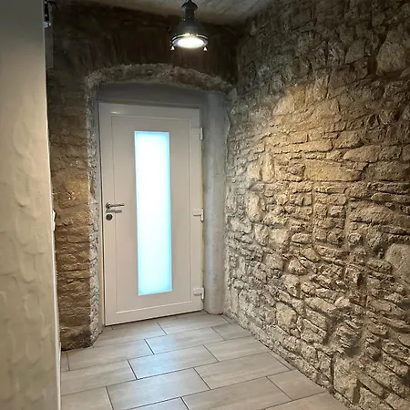 Backstage, Stylische Mit Whirlpool *