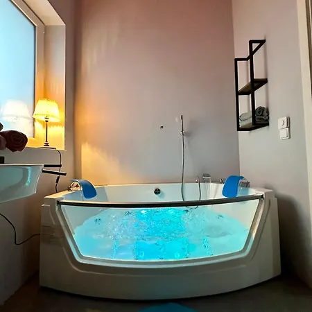 Backstage, Stylische Mit Whirlpool Appartamento *