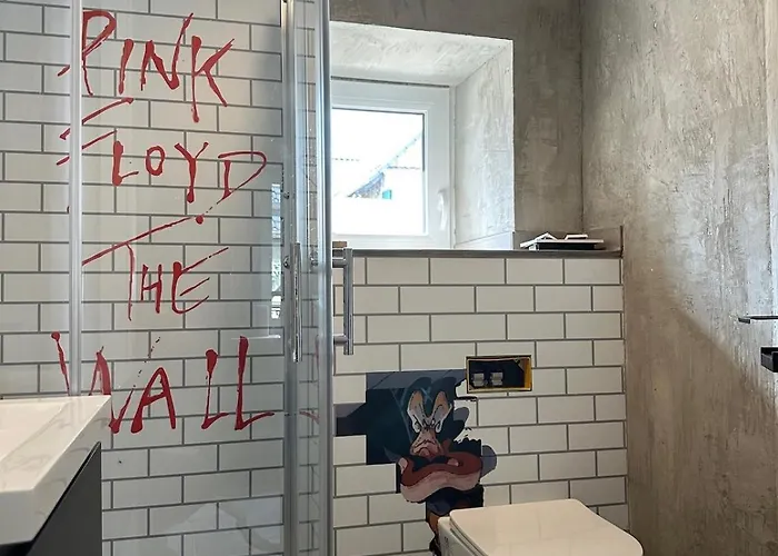 Backstage, Stylische Mit Whirlpool Lägenhet *