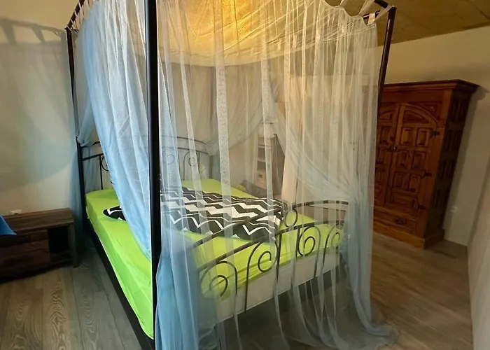 Backstage, Stylische Mit Whirlpool *