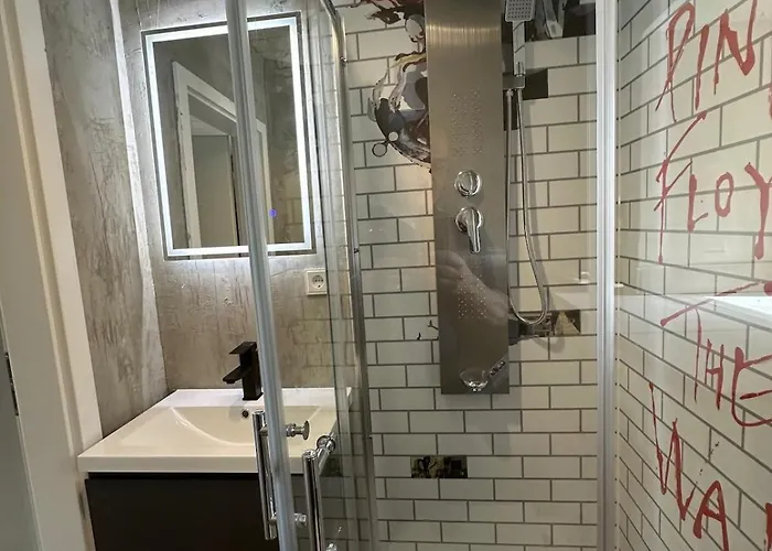 Backstage, Stylische Mit Whirlpool Lägenhet